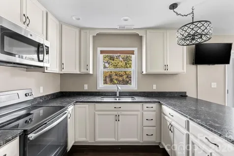 24 Ian River Drive Asheville NC 28806