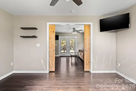 24 Ian River Drive Asheville NC 28806