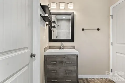 24 Ian River Drive Asheville NC 28806