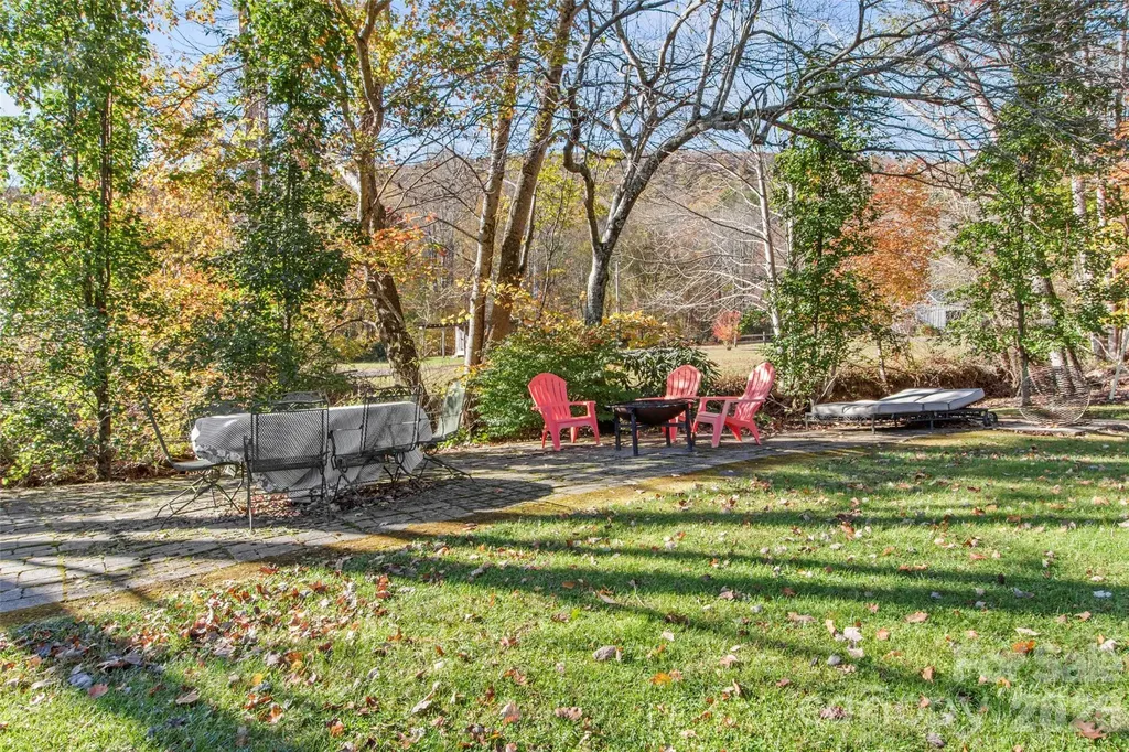 136 Roaring Spout Lane Burnsville NC 28714