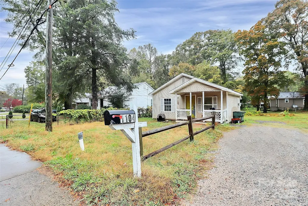 1104 W Davidson Avenue Gastonia NC 28052