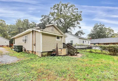 1104 W Davidson Avenue Gastonia NC 28052