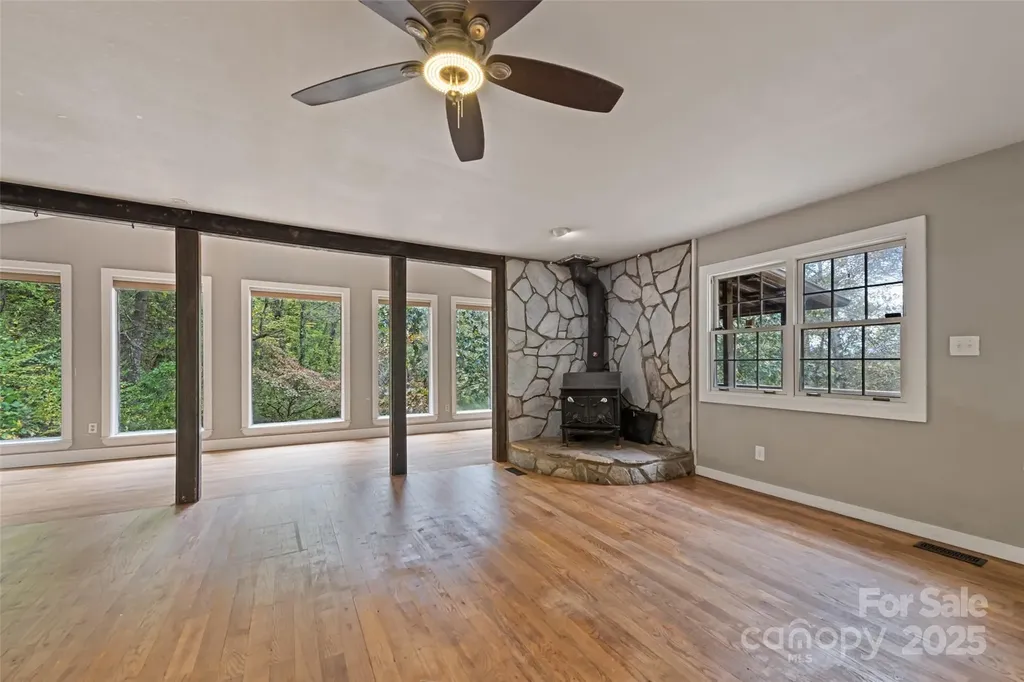 940 Haynes Cove Clyde NC 28721