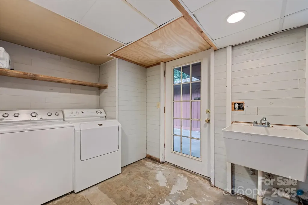 940 Haynes Cove Clyde NC 28721