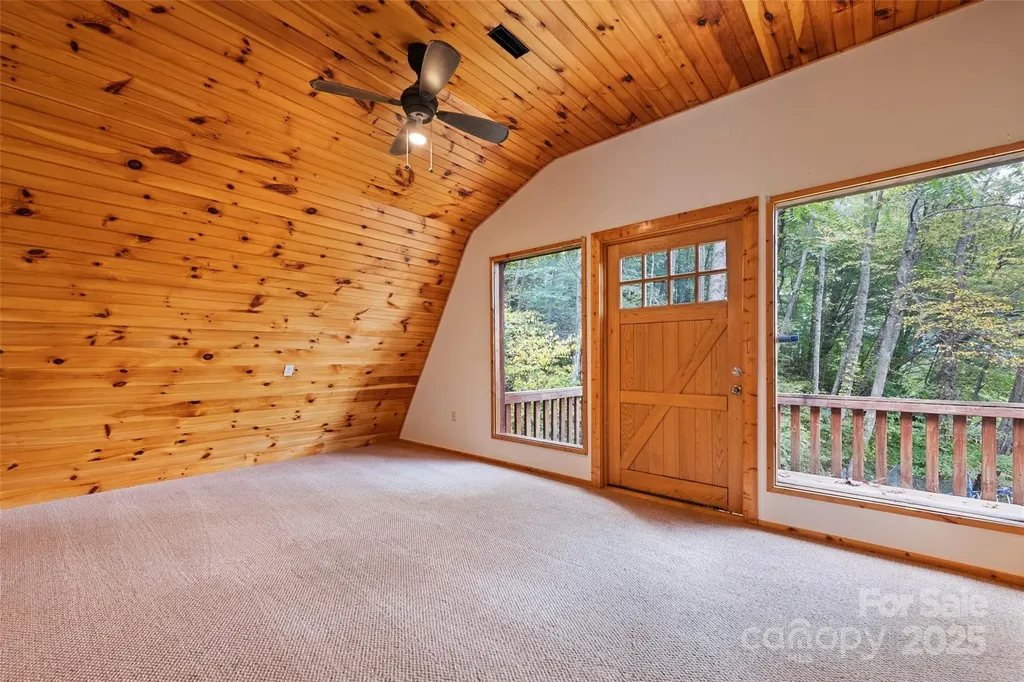 940 Haynes Cove Clyde NC 28721