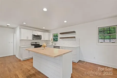 940 Haynes Cove Clyde NC 28721