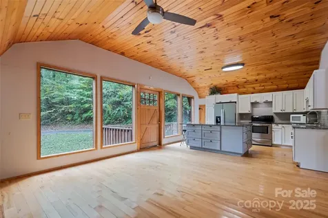 940 Haynes Cove Clyde NC 28721