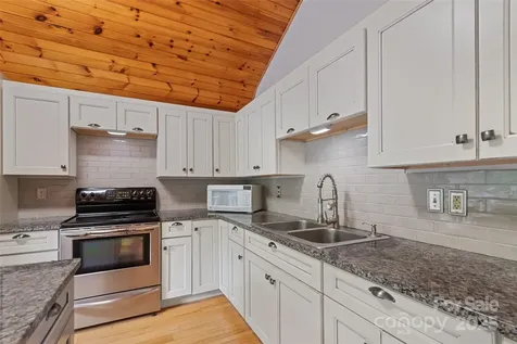 940 Haynes Cove Clyde NC 28721