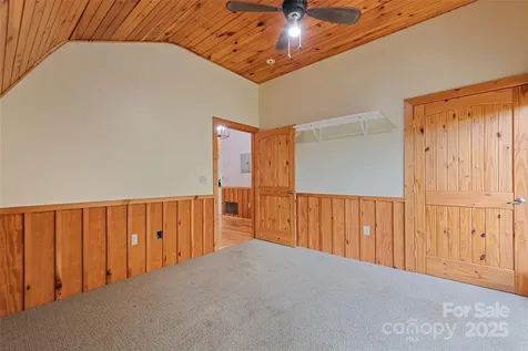 940 Haynes Cove Clyde NC 28721