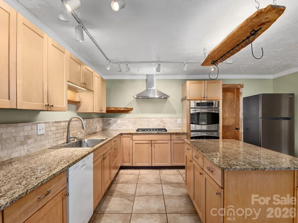 6 Star Berry Lane Fairview NC 28730