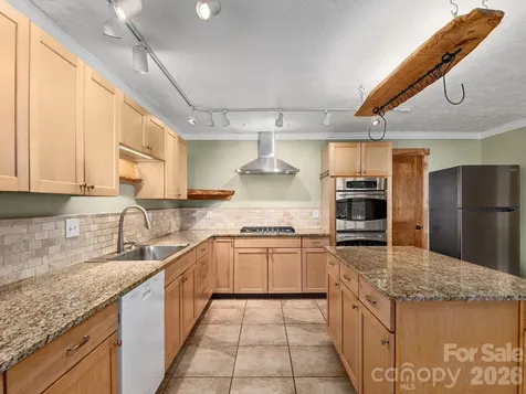 6 Star Berry Lane Fairview NC 28730