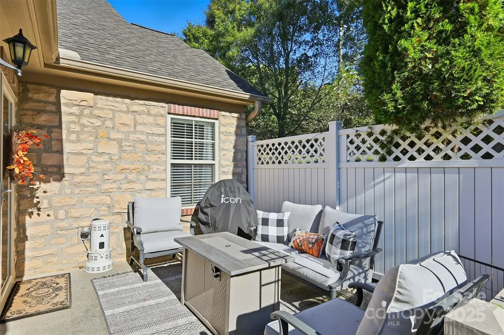 817 Wynnshire Drive Hickory NC 28601