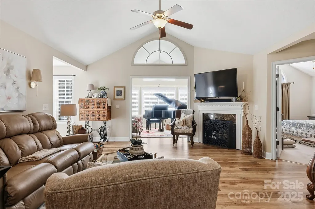 817 Wynnshire Drive Hickory NC 28601