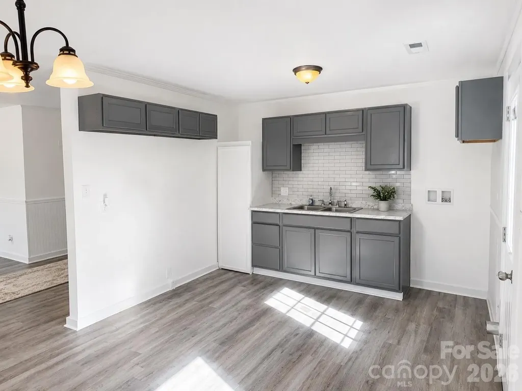 1123 Saratoga Drive Charlotte NC 28208