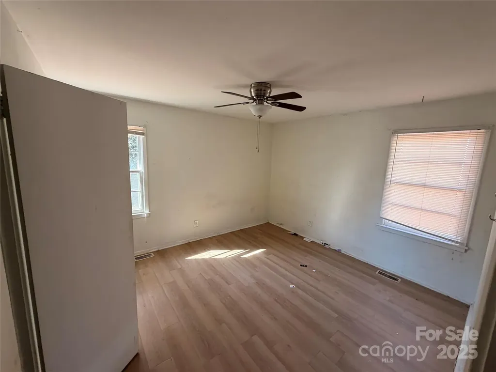 828 Tennyson Drive Charlotte NC 28208