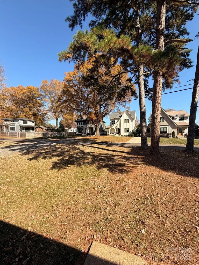 828 Tennyson Drive Charlotte NC 28208