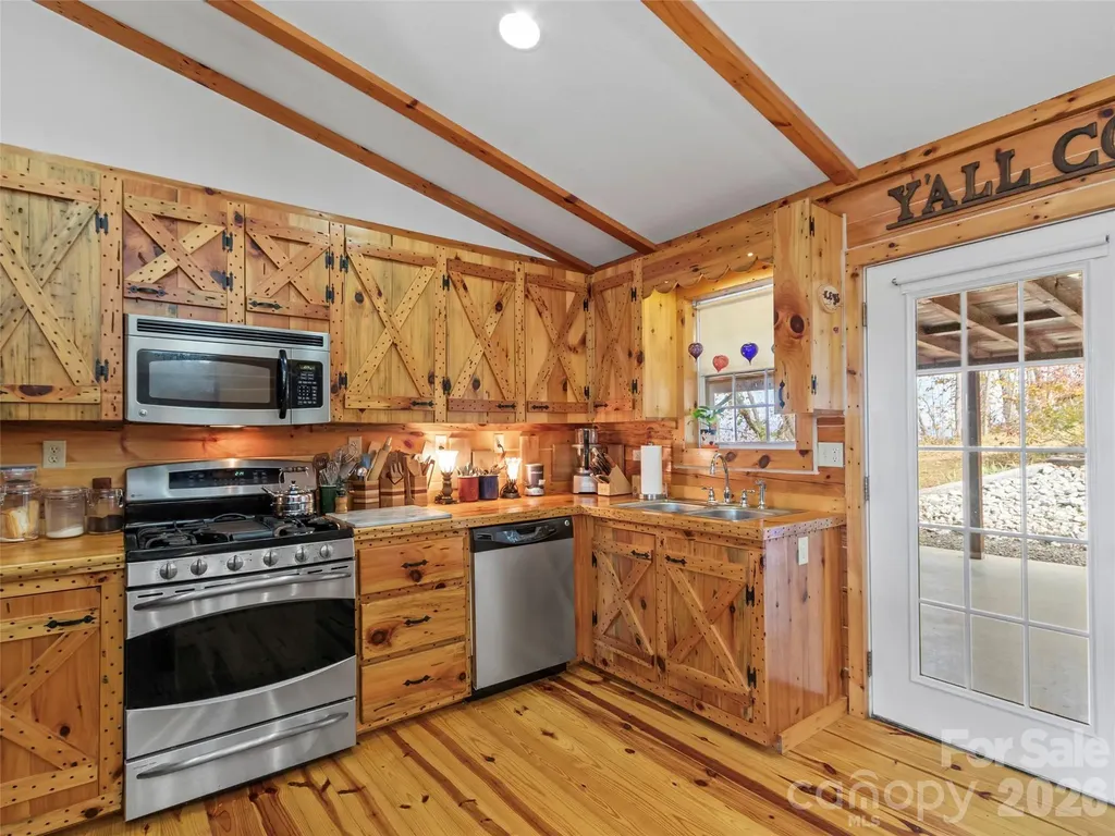 1447/1421 Ayers Mountain Road Green Mountain NC 28740