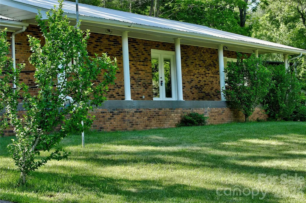 208 Murdock Road Bakersville NC 28705