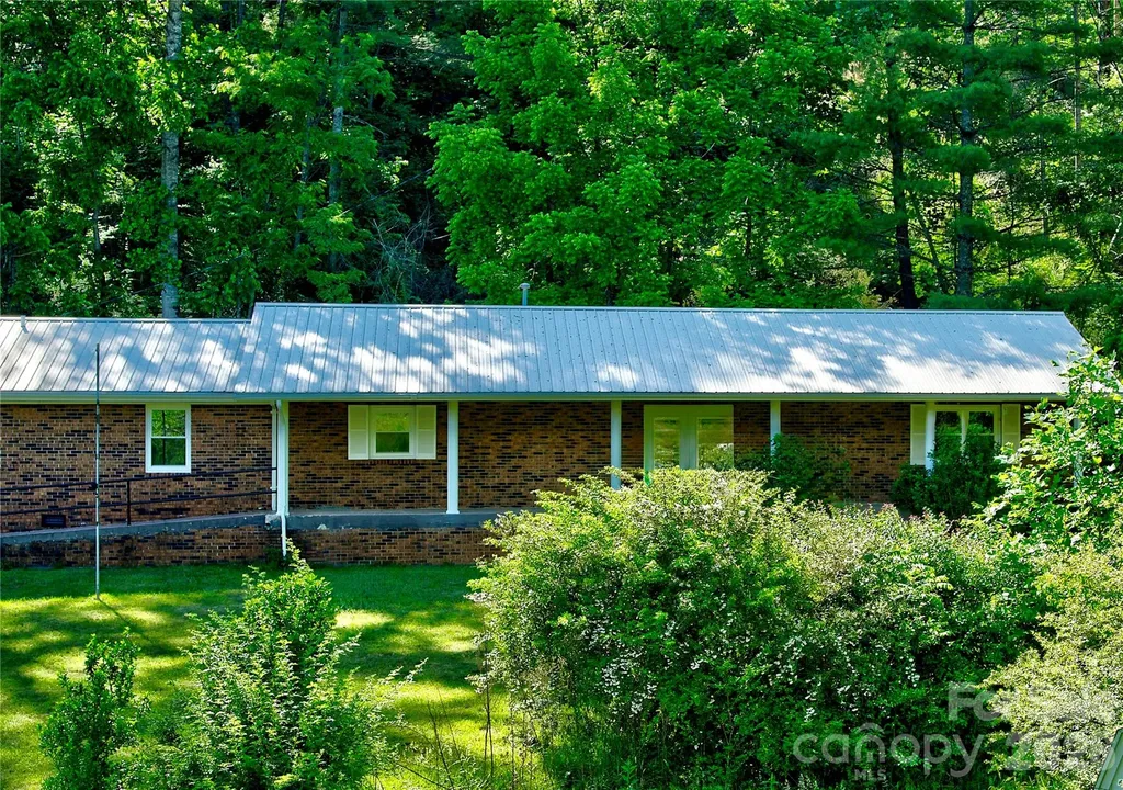 208 Murdock Road Bakersville NC 28705