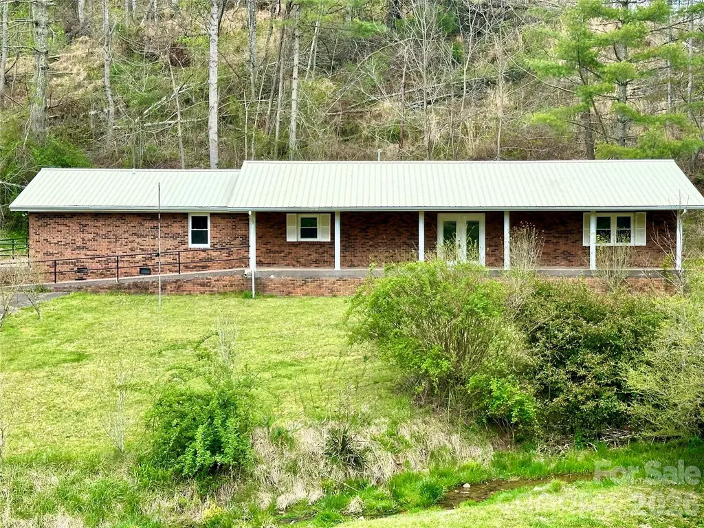208 Murdock Road Bakersville NC 28705