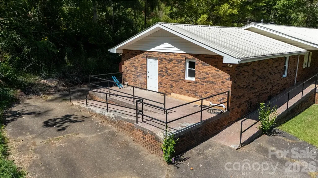 208 Murdock Road Bakersville NC 28705