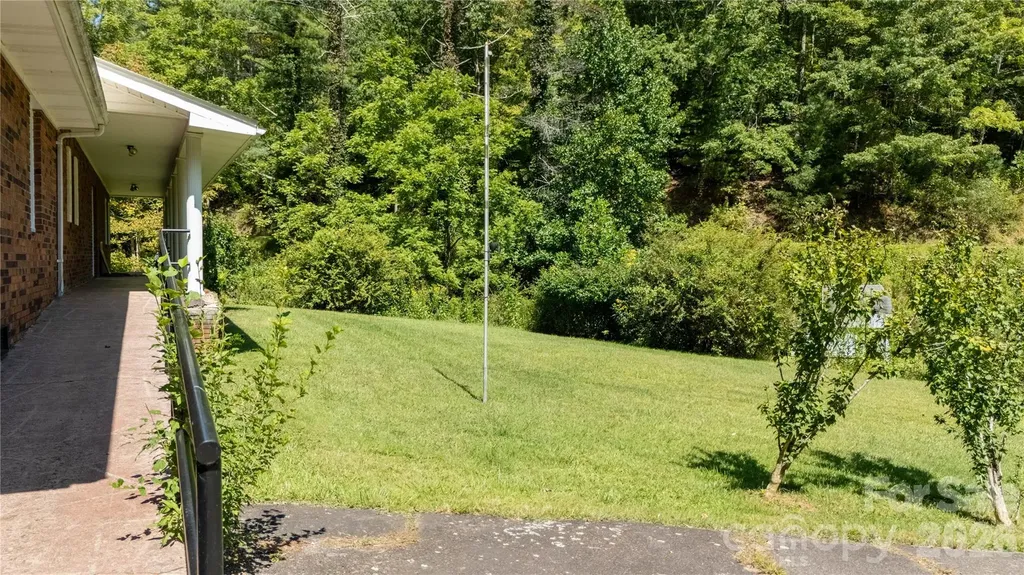 208 Murdock Road Bakersville NC 28705