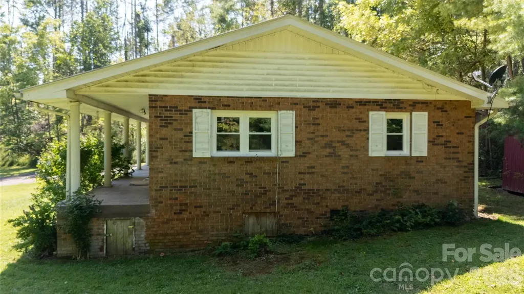 208 Murdock Road Bakersville NC 28705