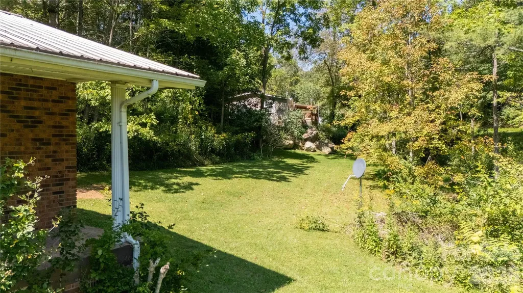 208 Murdock Road Bakersville NC 28705