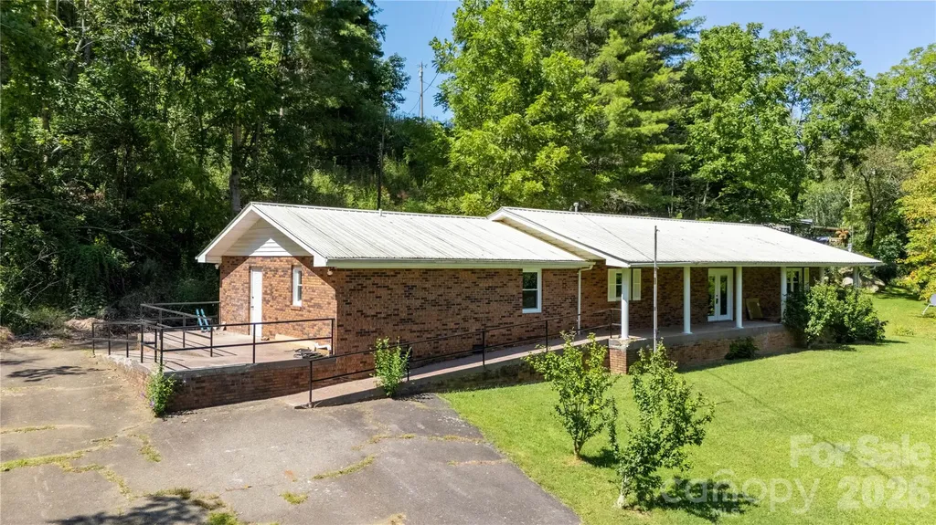 208 Murdock Road Bakersville NC 28705