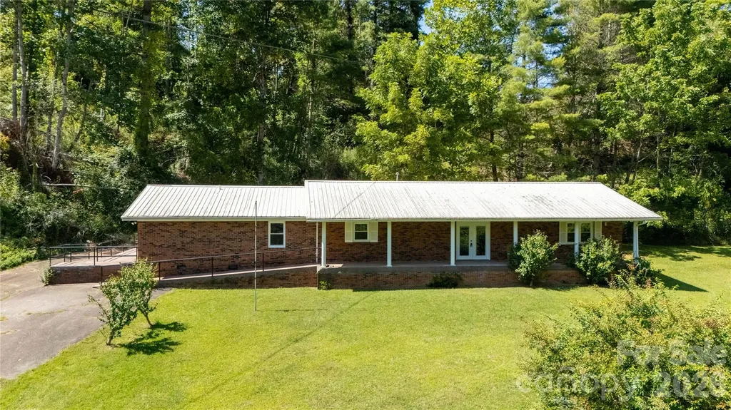 208 Murdock Road Bakersville NC 28705