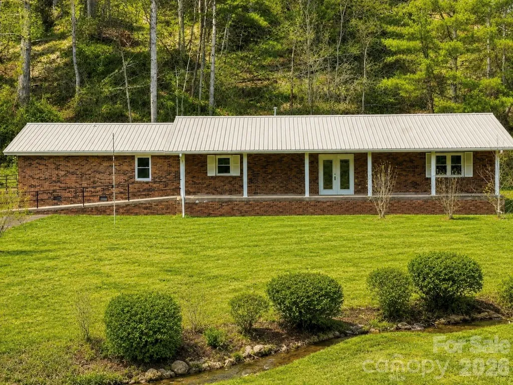 208 Murdock Road Bakersville NC 28705