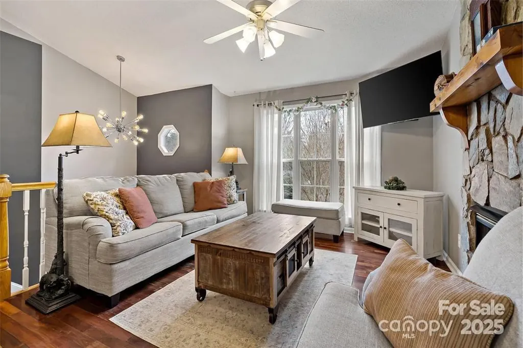 2691 Laurel Pointe Drive Nebo NC 28761