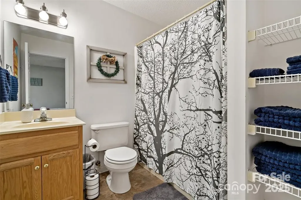 2691 Laurel Pointe Drive Nebo NC 28761