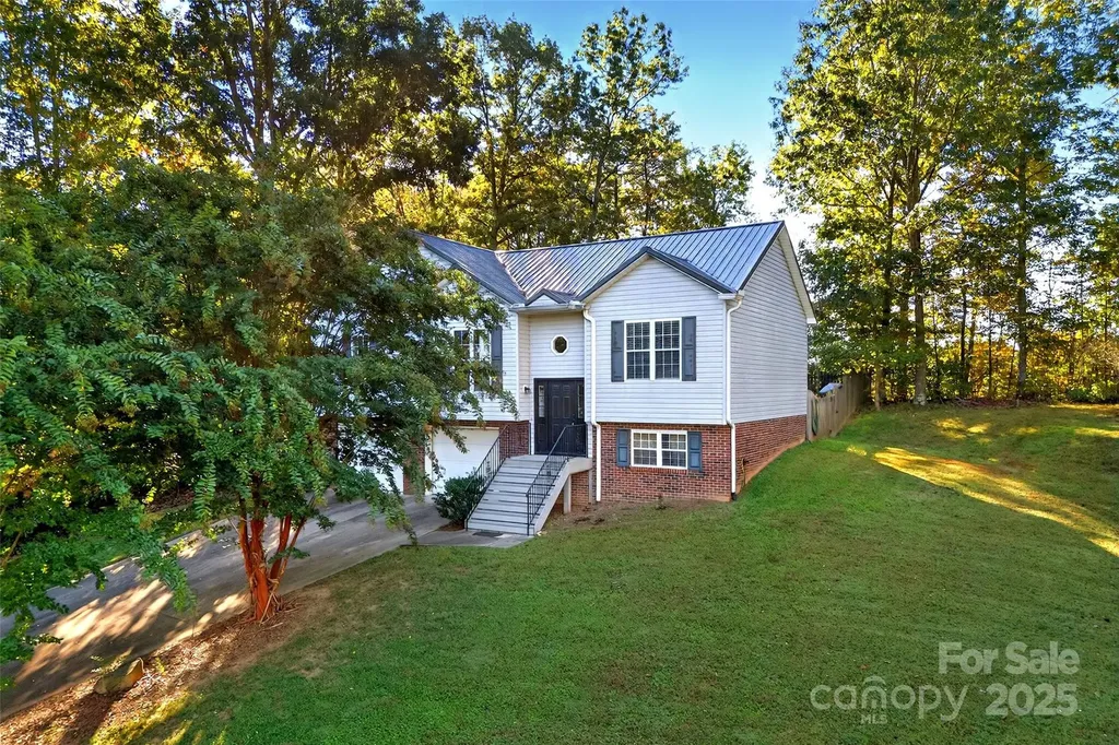 2691 Laurel Pointe Drive Nebo NC 28761