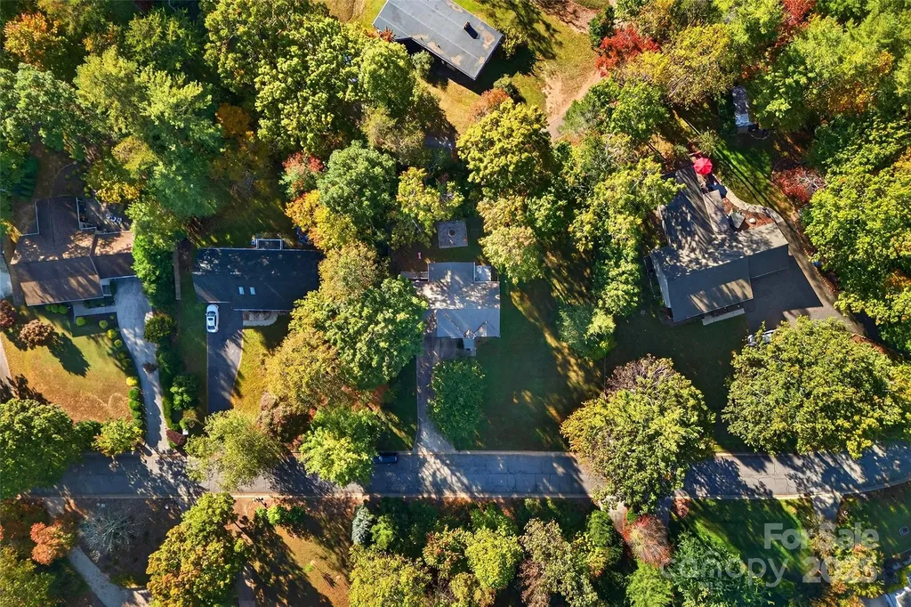 2691 Laurel Pointe Drive Nebo NC 28761