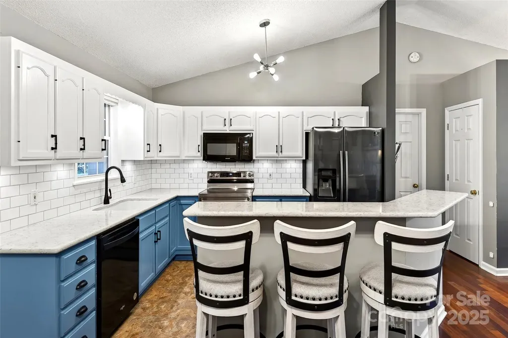 2691 Laurel Pointe Drive Nebo NC 28761