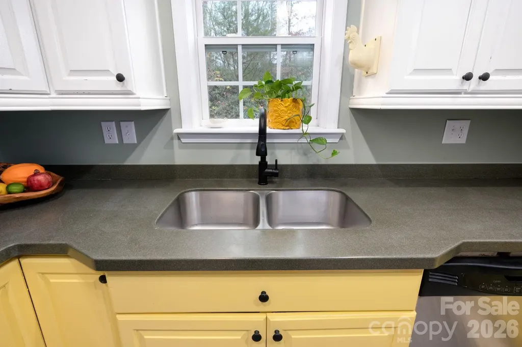 230 Graystone Drive Burnsville NC 28714