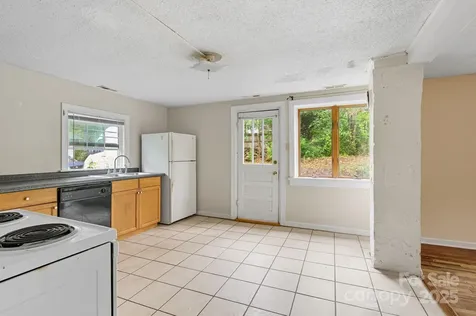 132 Little Knob Road Asheville NC 28803