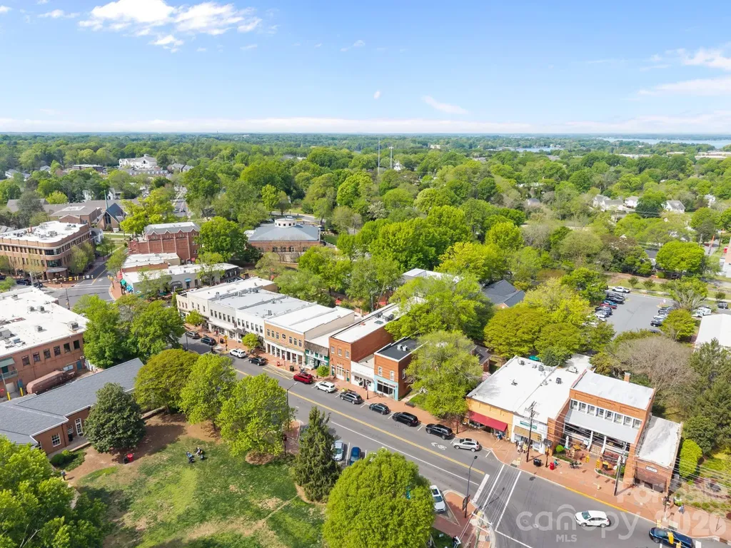 19020 Newburg Hill Road Davidson NC 28036