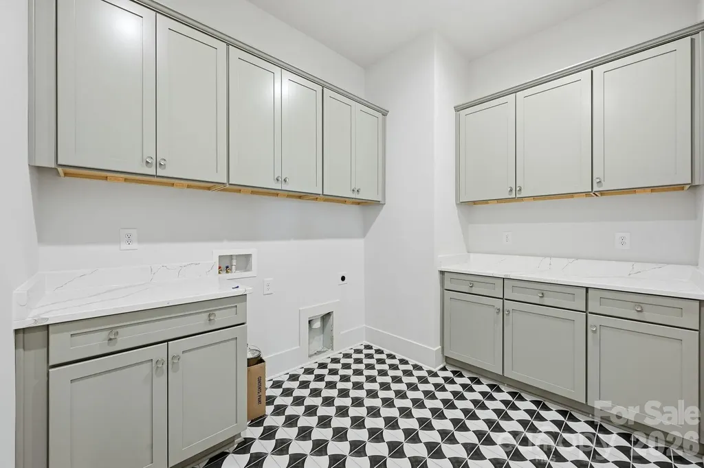 7245 Westrow Avenue Charlotte NC 28278