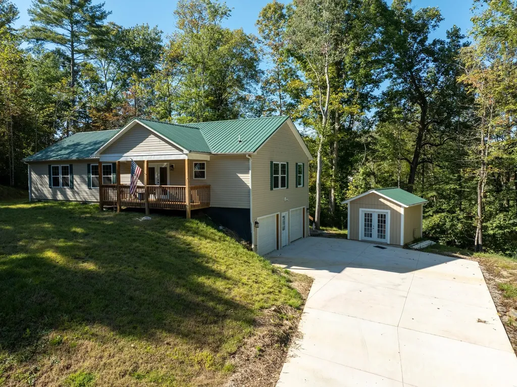 1036 Williamsburg Drive Lenoir NC 28645