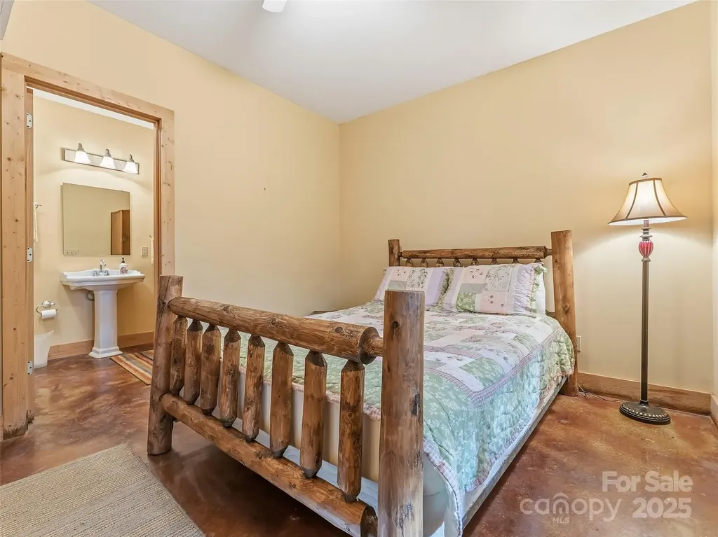 167 Mountain Vista Drive Saluda NC 28773