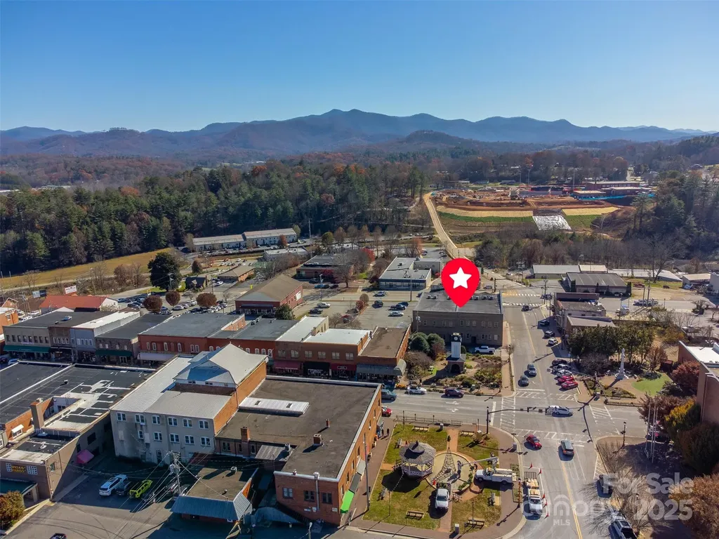 228 E Palmer Street Franklin NC 28734