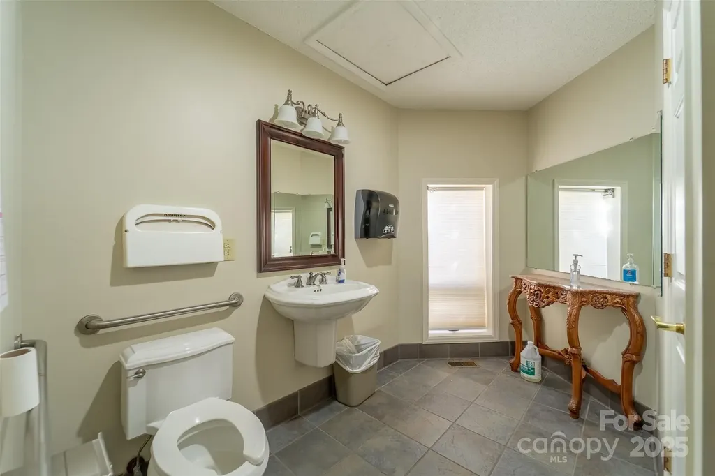 228 E Palmer Street Franklin NC 28734