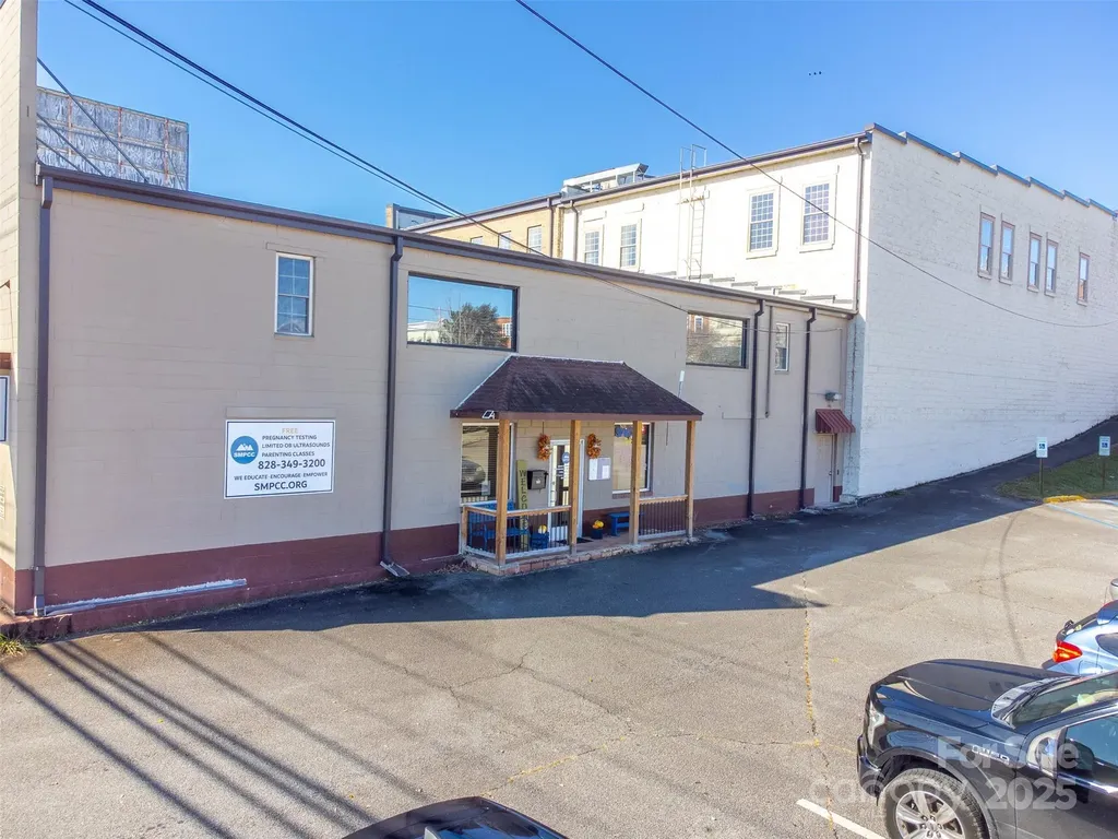 228 E Palmer Street Franklin NC 28734
