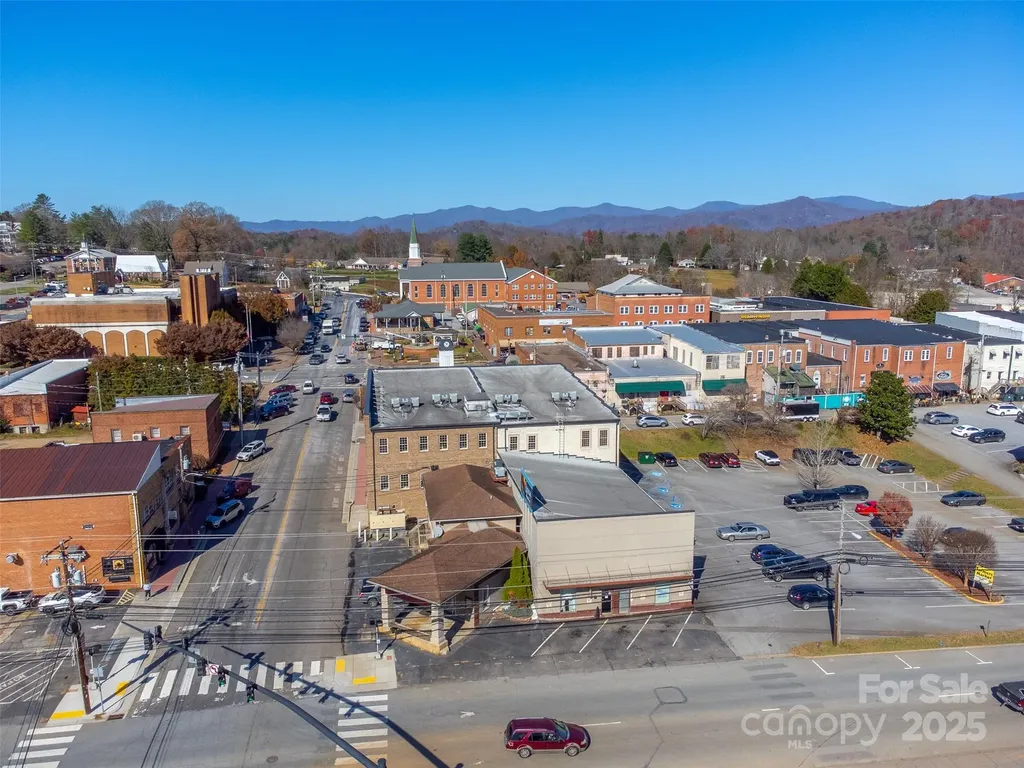 228 E Palmer Street Franklin NC 28734