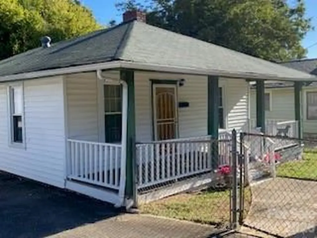 1906 Oaklawn Avenue Charlotte NC 28216