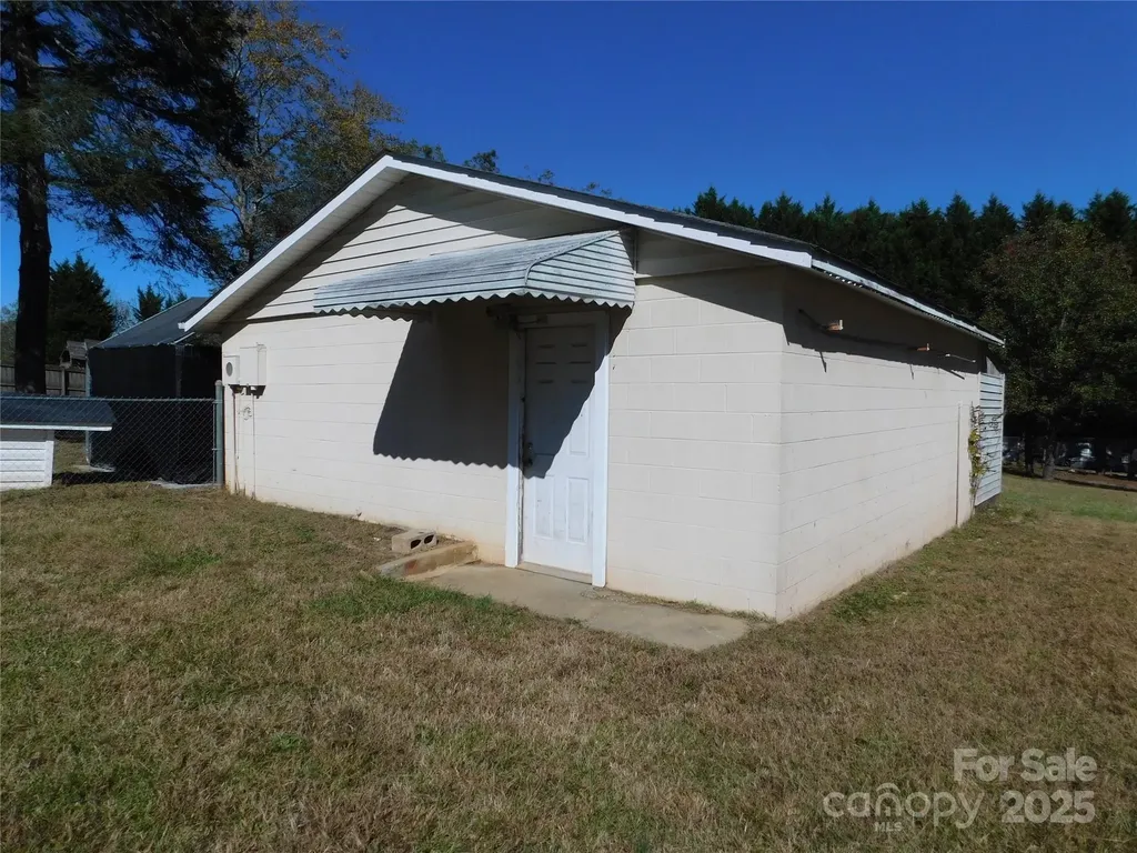 944 W Hwy 150 Highway Lincolnton NC 28092