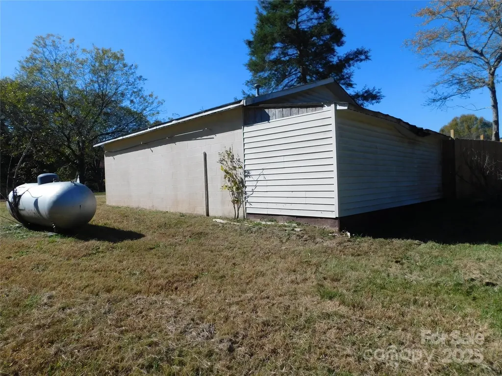 944 W Hwy 150 Highway Lincolnton NC 28092