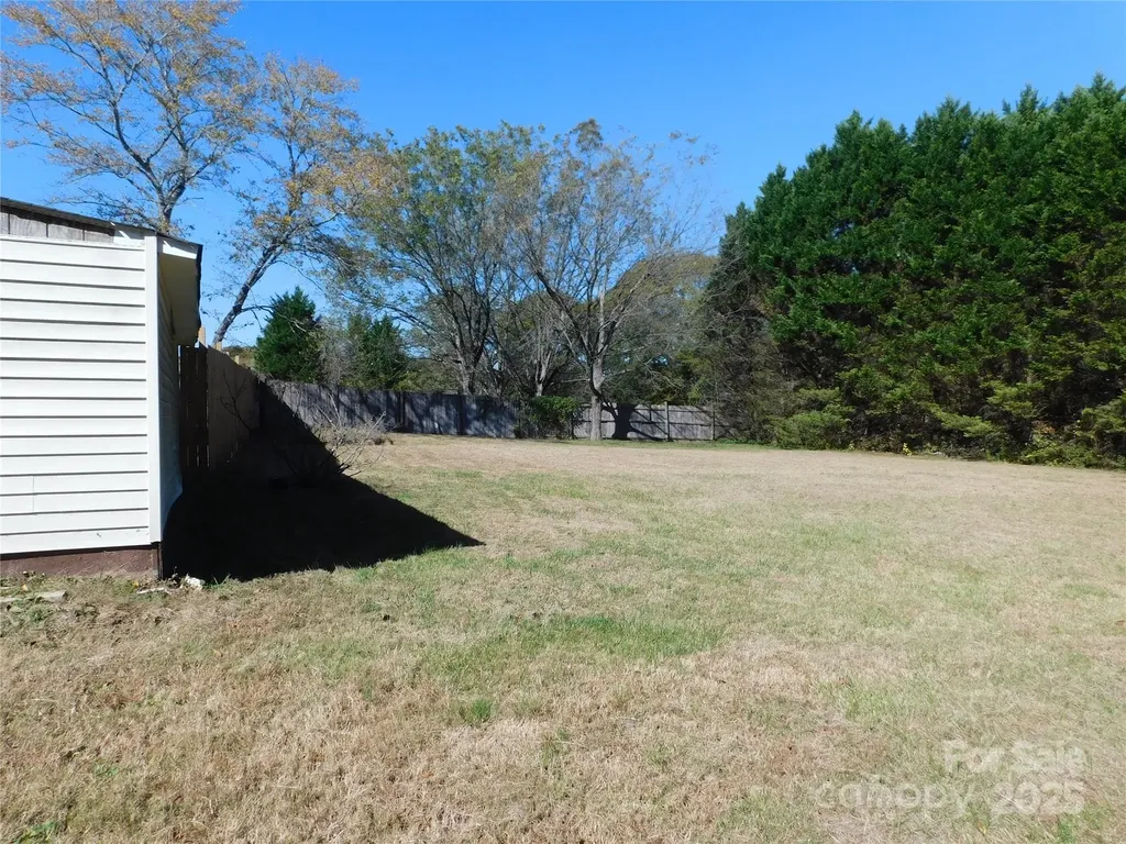 944 W Hwy 150 Highway Lincolnton NC 28092